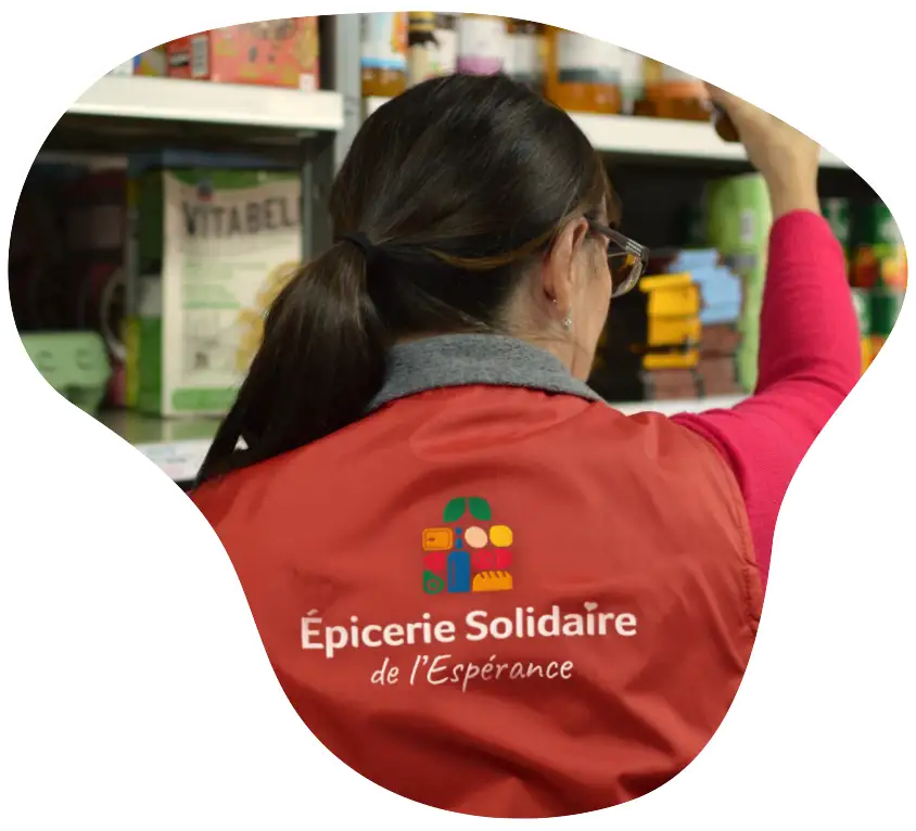 Aide alimentaire dans un magasin